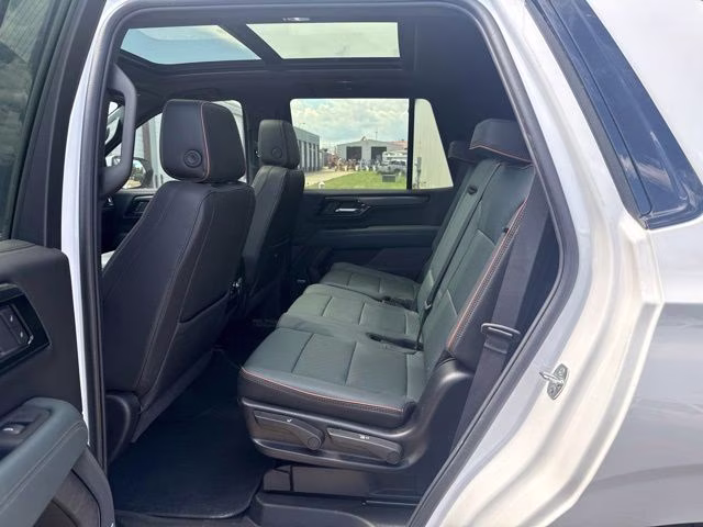 2025 White GMC Yukon AT4 4X4 SUV