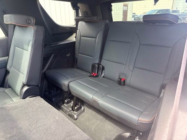 2025 White GMC Yukon AT4 4X4 SUV