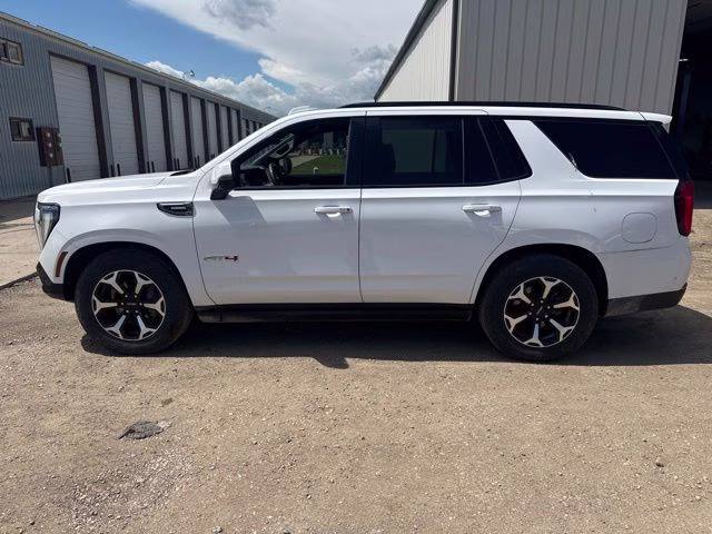 2025 White GMC Yukon AT4 4X4 SUV