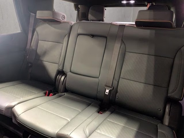 2025 White GMC Yukon AT4 4X4 SUV