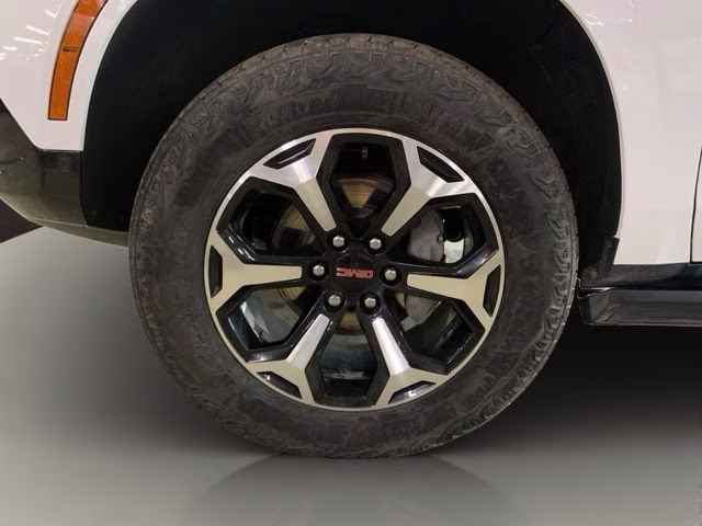 2025 White GMC Yukon AT4 4X4 SUV