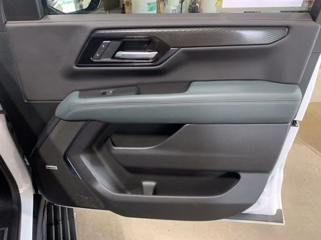 2025 White GMC Yukon AT4 4X4 SUV