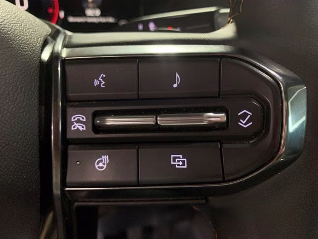2025 White GMC Yukon AT4 4X4 SUV