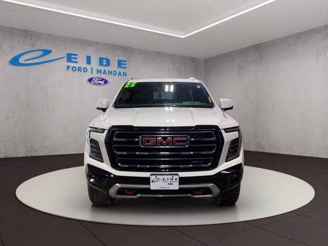 2025 White GMC Yukon AT4 4X4 SUV