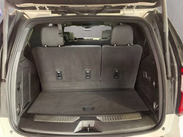 2025 White GMC Yukon AT4 4X4 SUV