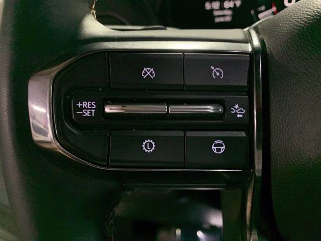 2025 White GMC Yukon AT4 4X4 SUV