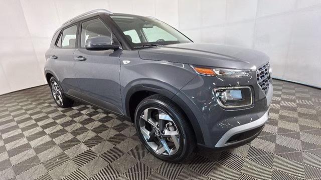 2025 Ecotronic Gray Hyundai Venue SEL FWD SUV