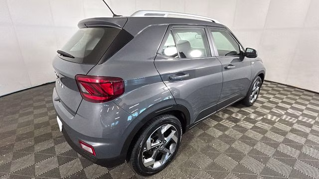 2025 Ecotronic Gray Hyundai Venue SEL FWD SUV