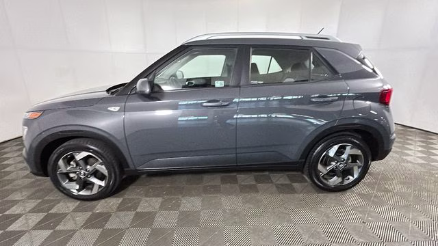 2025 Ecotronic Gray Hyundai Venue SEL FWD SUV