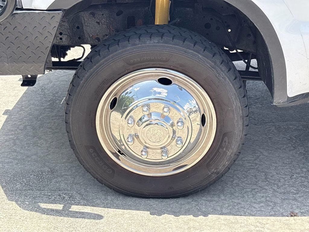 2004 Oxford White Clearcoat Ford Super Duty F-550 DRW XL 4X4 Chassis