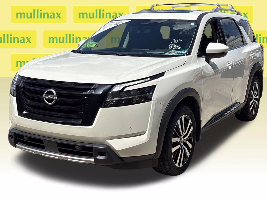 2024 Pearl White Tricoat Nissan Pathfinder Platinum FWD SUV