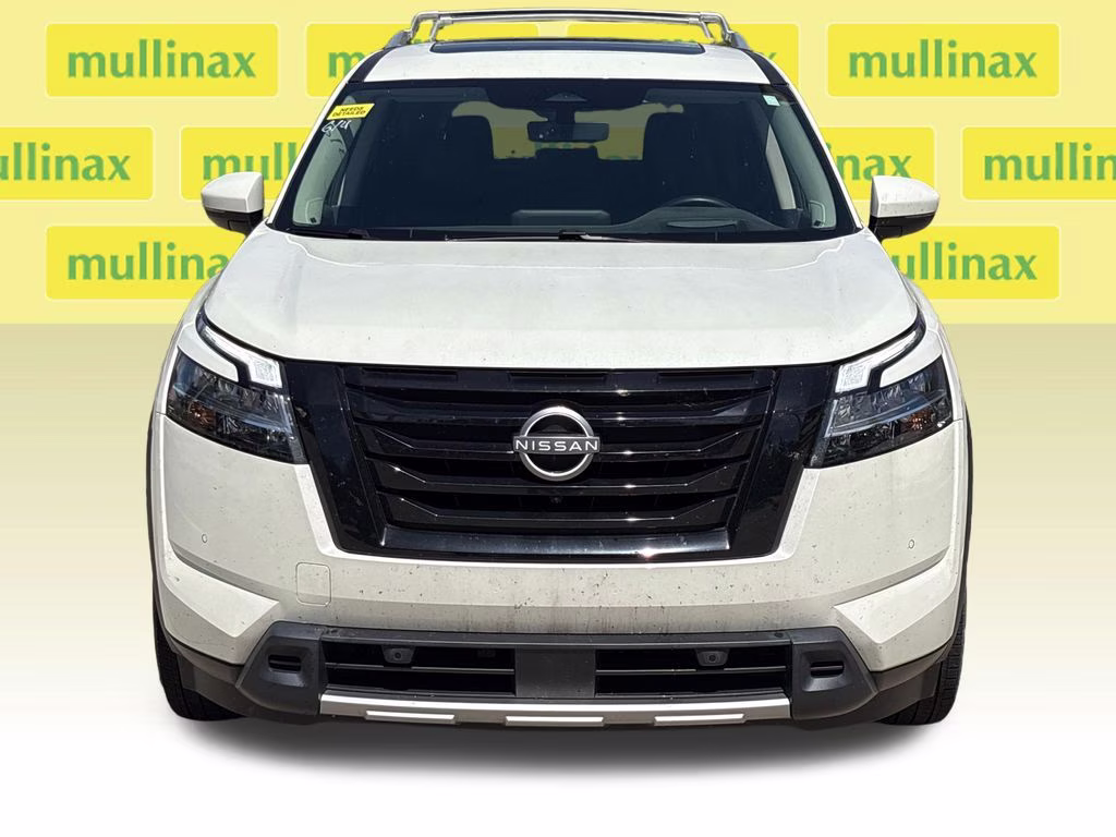 2024 Pearl White Tricoat Nissan Pathfinder Platinum FWD SUV