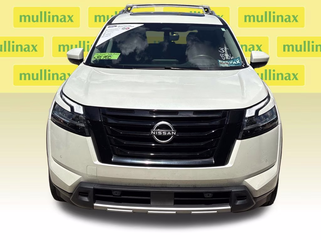 2024 Pearl White Tricoat Nissan Pathfinder Platinum FWD SUV