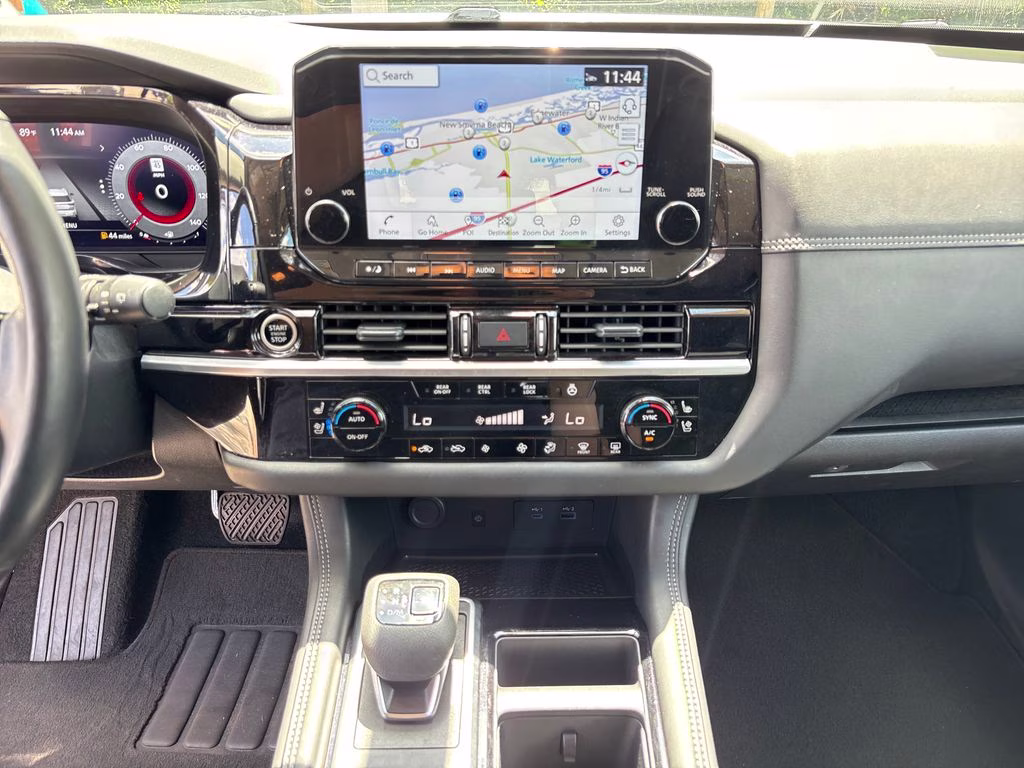2024 Pearl White Tricoat Nissan Pathfinder Platinum FWD SUV