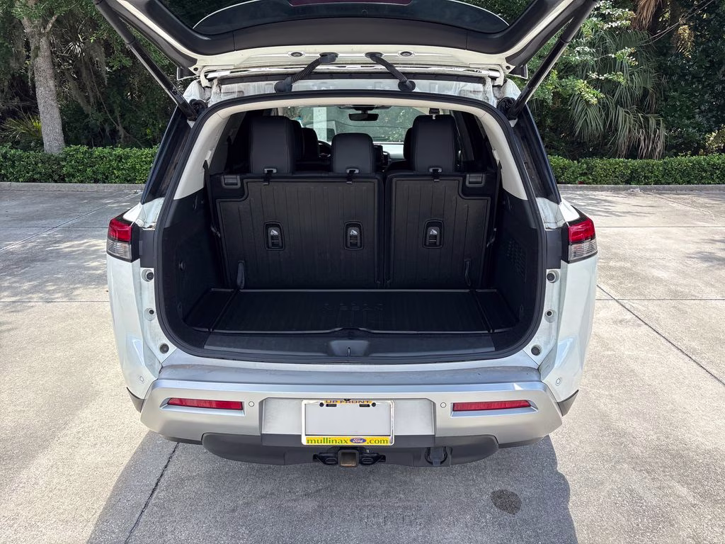 2024 Pearl White Tricoat Nissan Pathfinder Platinum FWD SUV