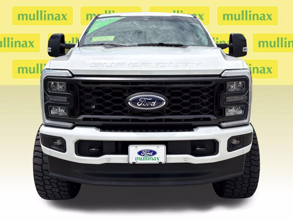2024 Star White Metallic Tri-Coat Ford Super Duty F-350 SRW Lariat 4X4 Truck