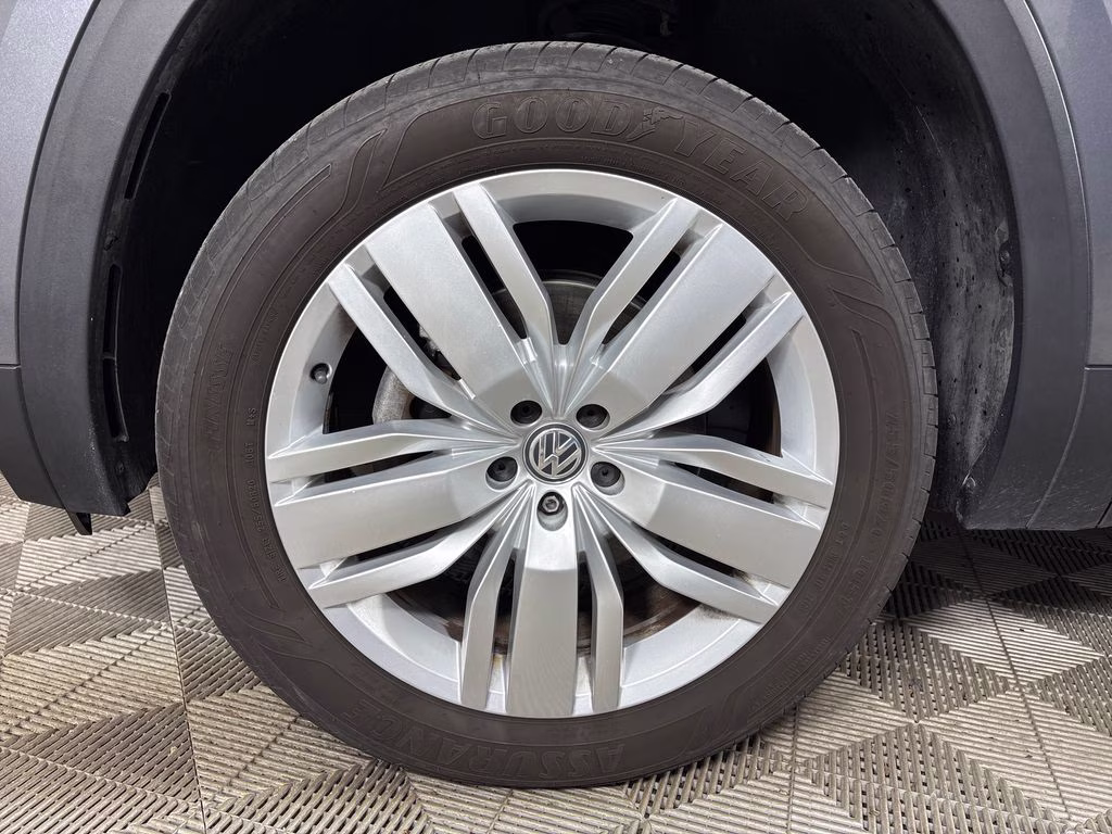 2019 Platinum Gray Metallic Volkswagen Atlas 3.6L V6 SE AWD SUV