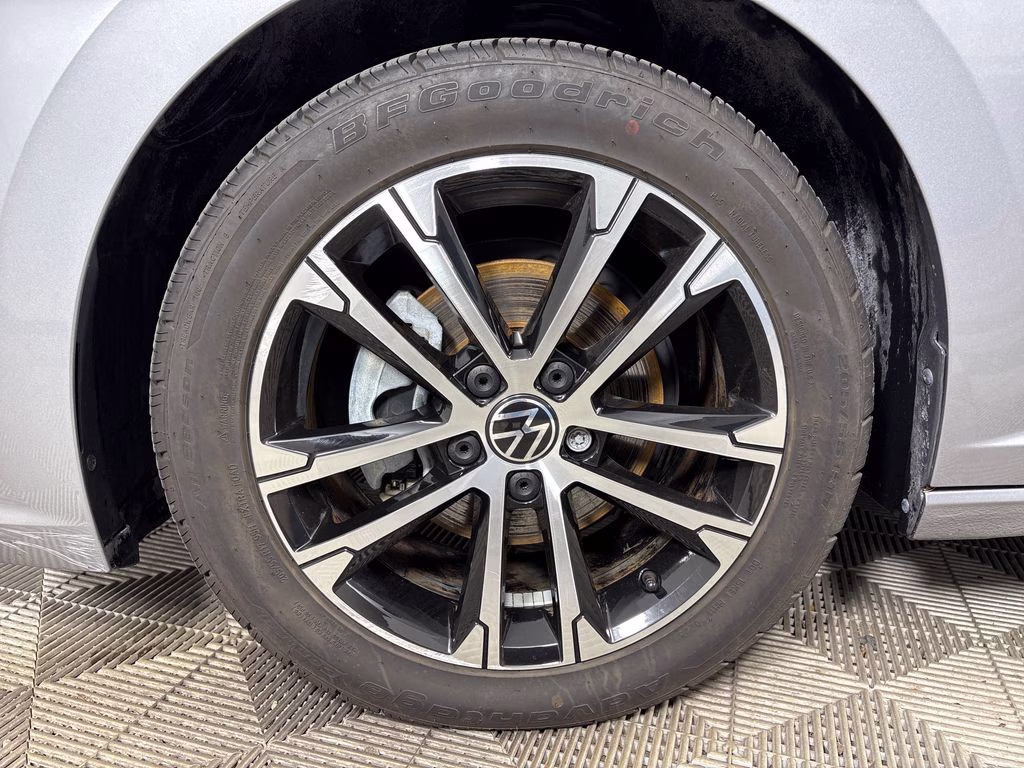 2022 Pyrite Silver Metallic Volkswagen Jetta 1.5T Sport FWD Sedan