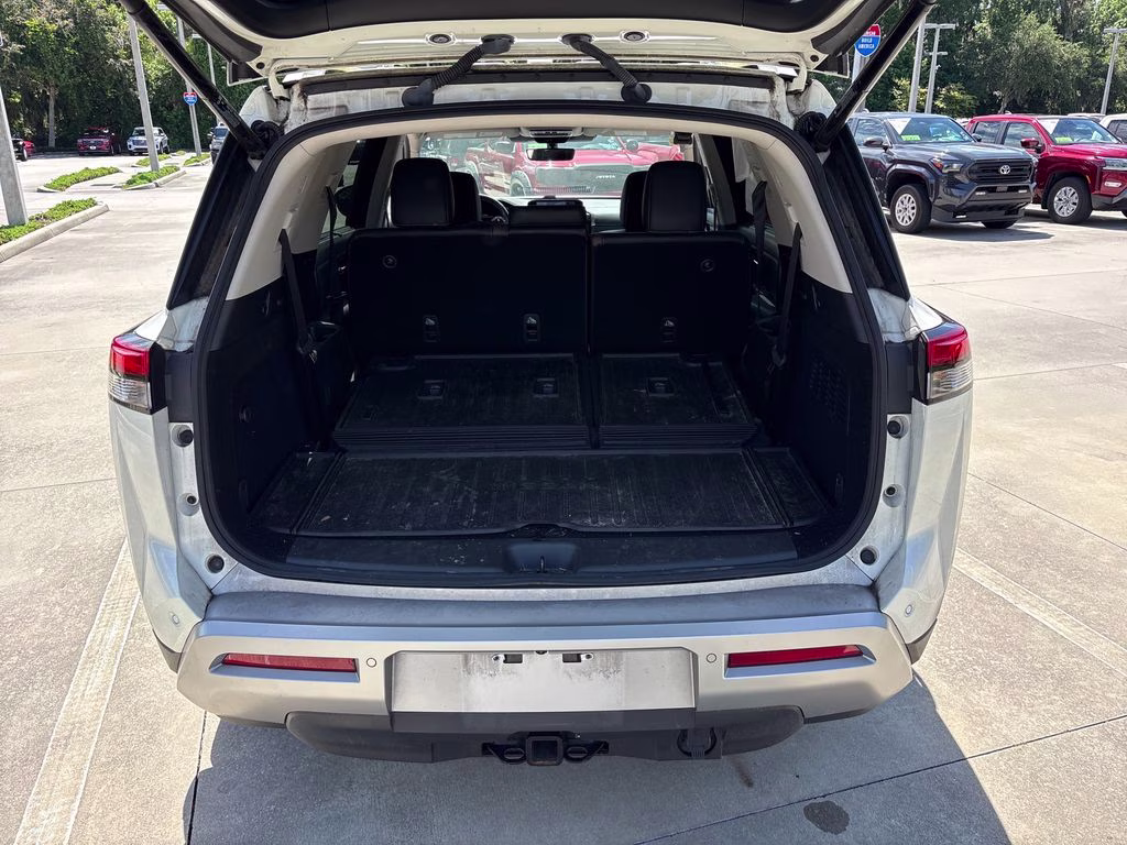2024 Pearl White Tricoat Nissan Pathfinder Platinum FWD SUV
