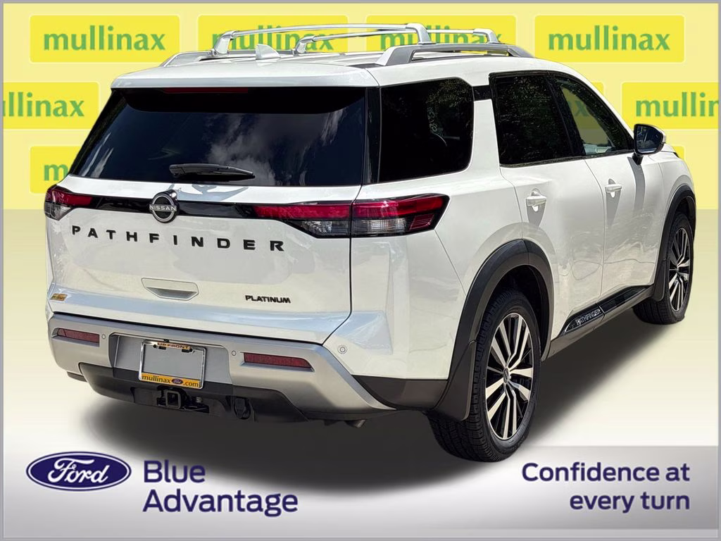 2024 Pearl White Tricoat Nissan Pathfinder Platinum FWD SUV