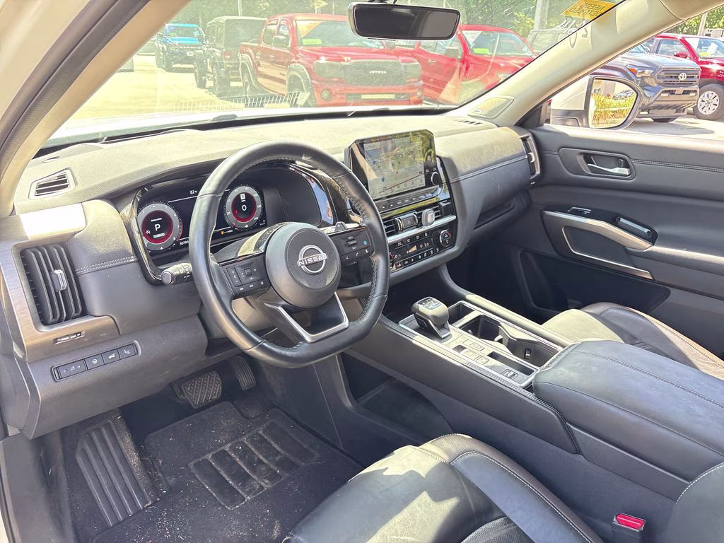 2024 Pearl White Tricoat Nissan Pathfinder Platinum FWD SUV