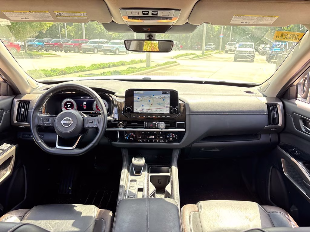 2024 Pearl White Tricoat Nissan Pathfinder Platinum FWD SUV