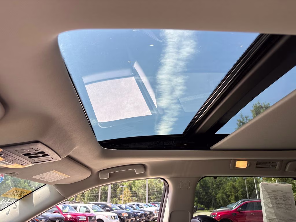 2024 Pearl White Tricoat Nissan Pathfinder Platinum FWD SUV