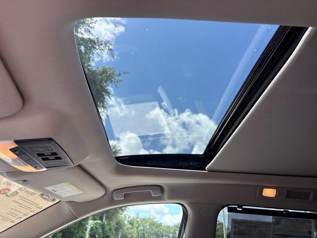 2024 Pearl White Tricoat Nissan Pathfinder Platinum FWD SUV