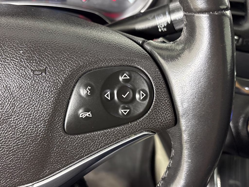 2017 Iridescent Pearl Tricoat Chevrolet Impala LT FWD Sedan