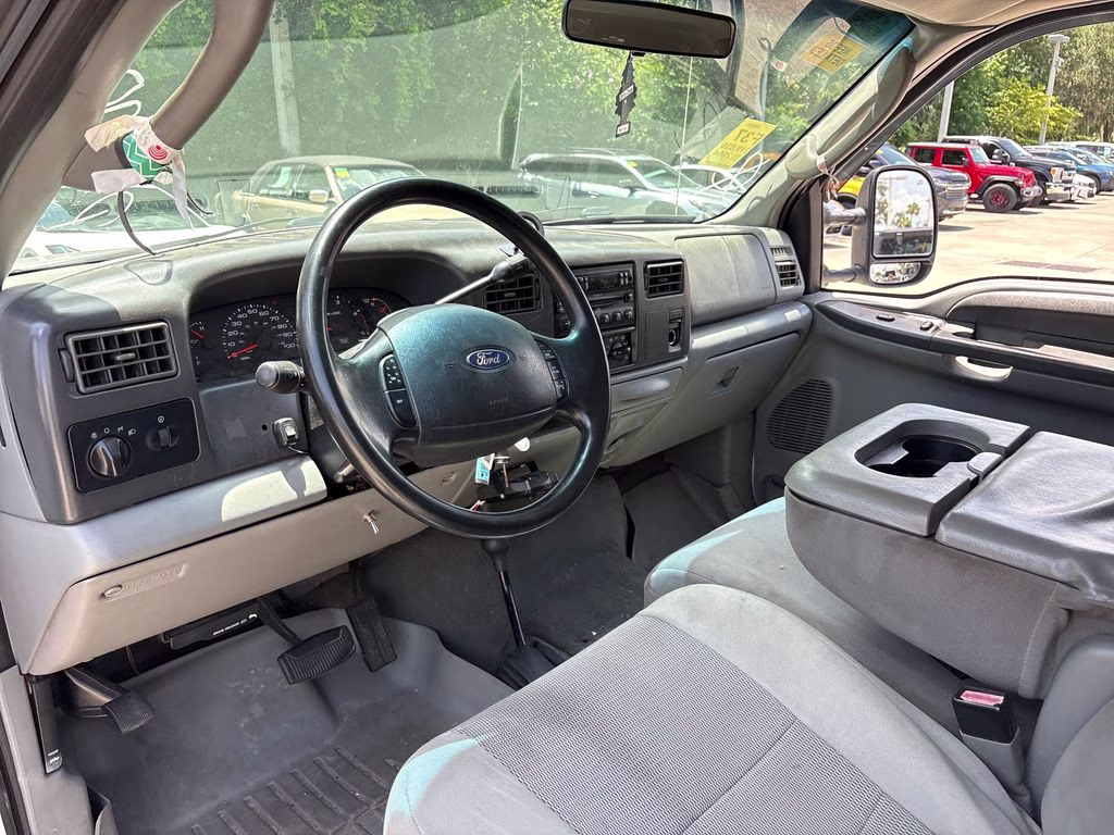 2004 Oxford White Clearcoat Ford Super Duty F-550 DRW XL 4X4 Chassis