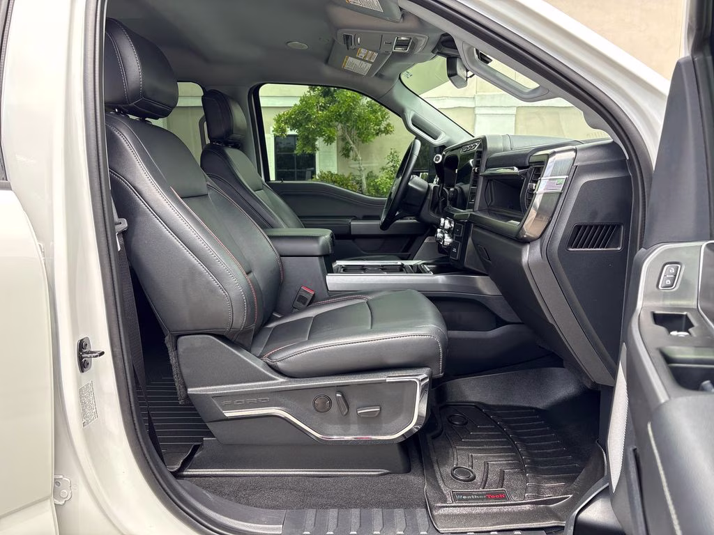 2024 Star White Metallic Tri-Coat Ford Super Duty F-350 SRW Lariat 4X4 Truck