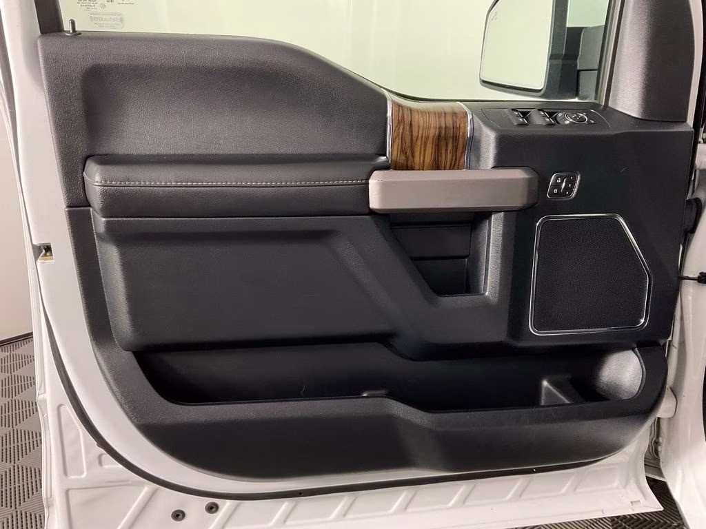 2020 Oxford White Ford F-150 Lariat 4X4 Truck