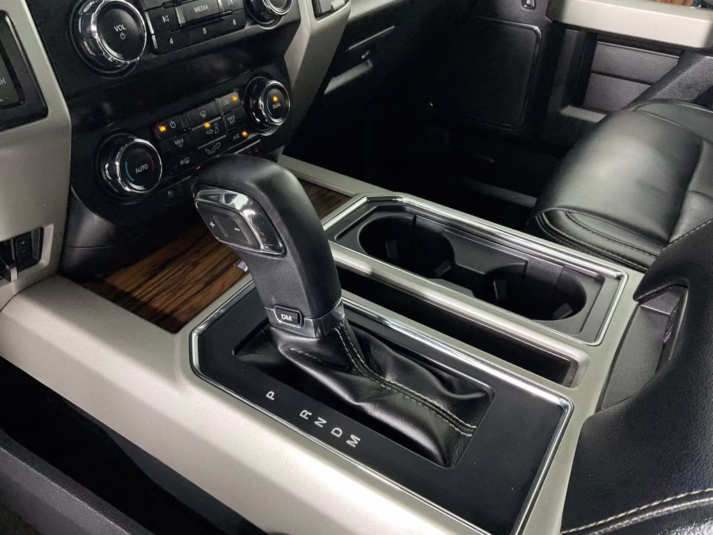 2020 Oxford White Ford F-150 Lariat 4X4 Truck