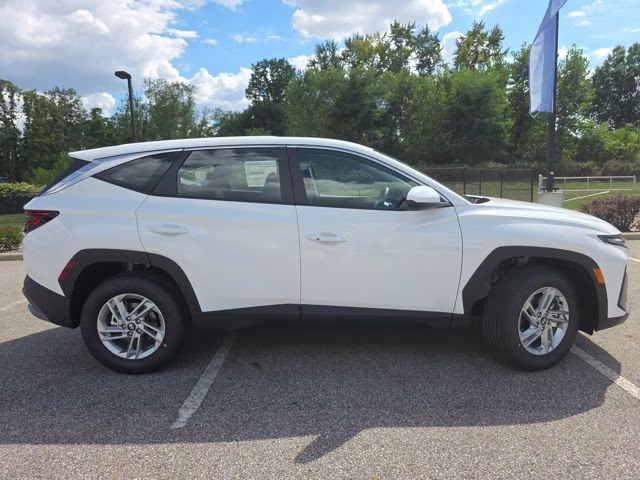 2026 White Pearl Hyundai Tucson SE AWD SUV