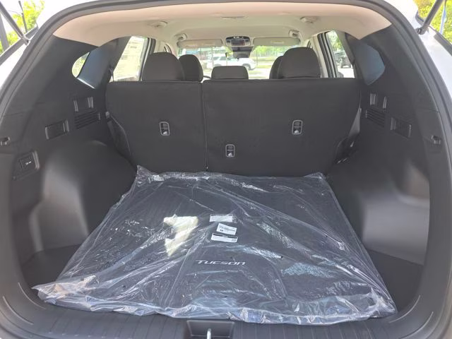 2026 White Pearl Hyundai Tucson SE AWD SUV