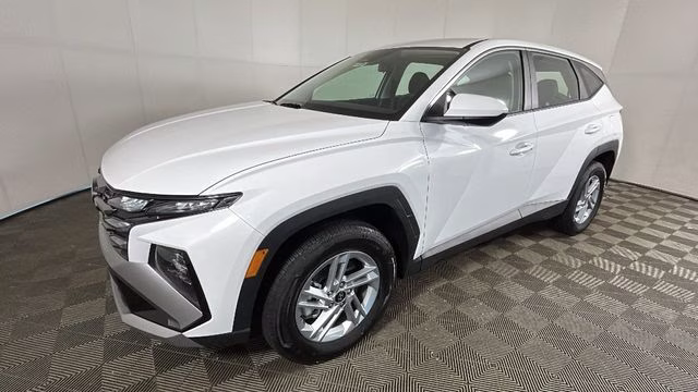 2026 White Pearl Hyundai Tucson SE AWD SUV