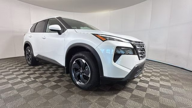 2026 Everest White Pearl Tricoat Nissan Rogue SV AWD SUV