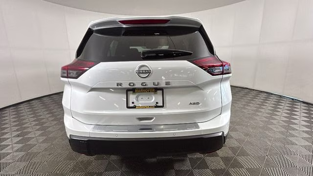 2026 Everest White Pearl Tricoat Nissan Rogue SV AWD SUV
