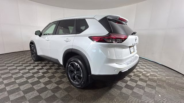 2026 Everest White Pearl Tricoat Nissan Rogue SV AWD SUV