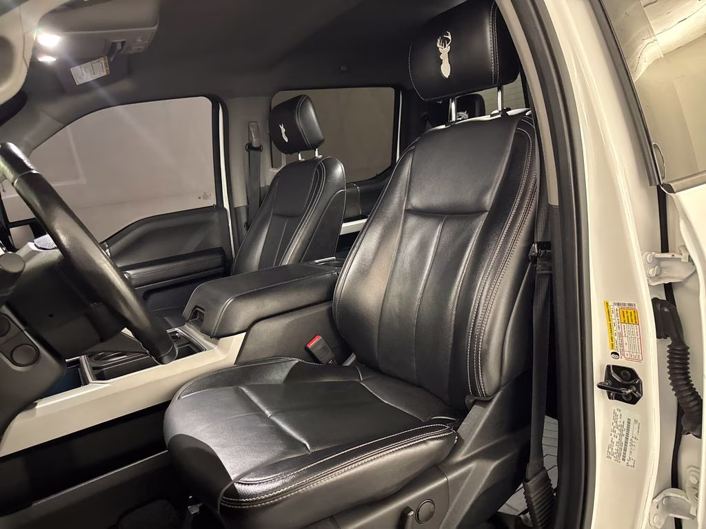 2021 Star White Metallic Tri-Coat Ford Super Duty F-250 SRW Lariat 4X4 Truck