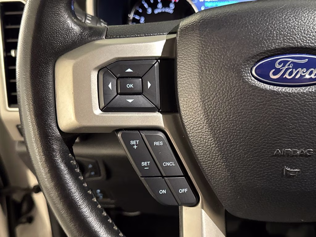 2021 Star White Metallic Tri-Coat Ford Super Duty F-250 SRW Lariat 4X4 Truck