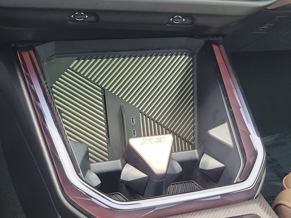 2025 White Metallic BMW X3 30 xDrive AWD SUV