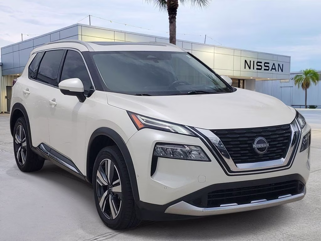 2023 Pearl White Tricoat Nissan Rogue Platinum FWD SUV