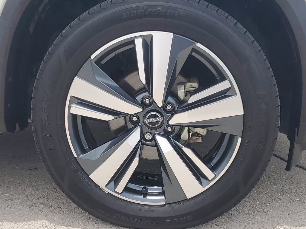 2023 Pearl White Tricoat Nissan Rogue Platinum FWD SUV