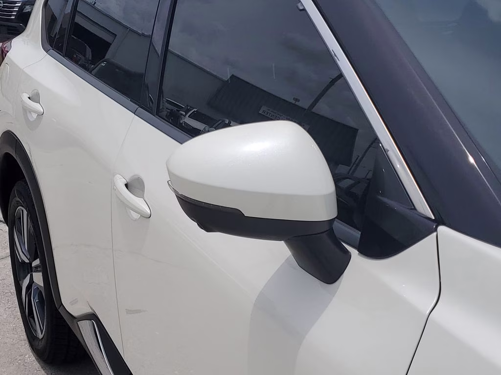 2023 Pearl White Tricoat Nissan Rogue Platinum FWD SUV