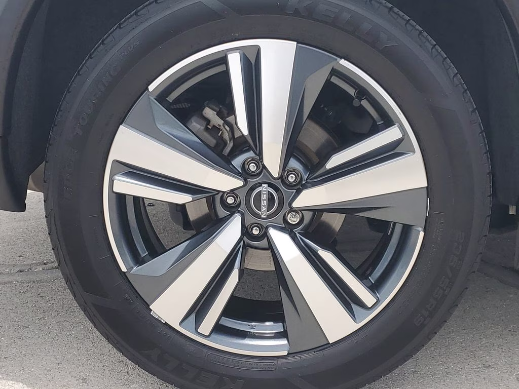 2023 Pearl White Tricoat Nissan Rogue Platinum FWD SUV