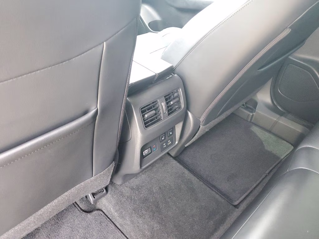 2023 Pearl White Tricoat Nissan Rogue Platinum FWD SUV