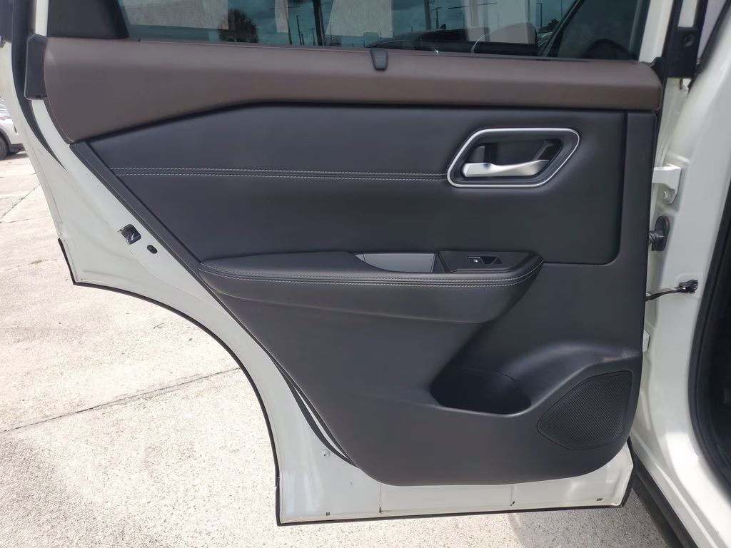 2023 Pearl White Tricoat Nissan Rogue Platinum FWD SUV