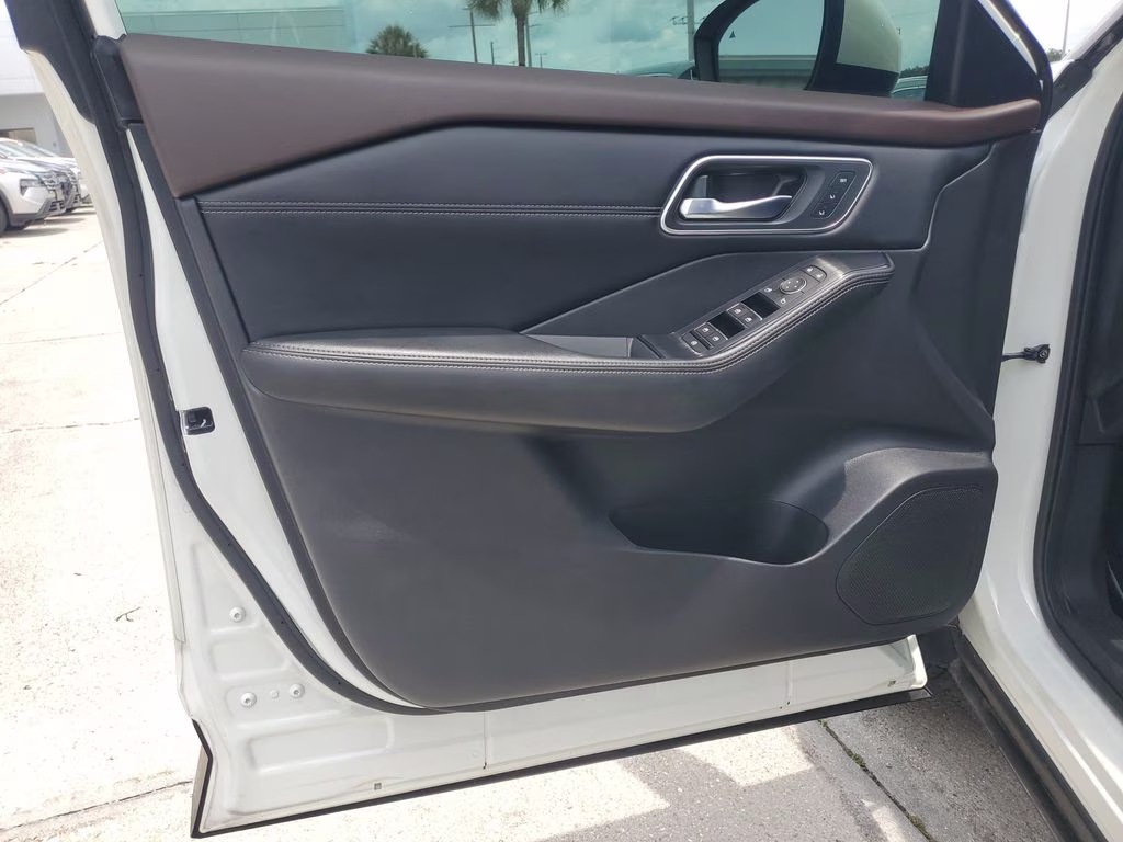 2023 Pearl White Tricoat Nissan Rogue Platinum FWD SUV