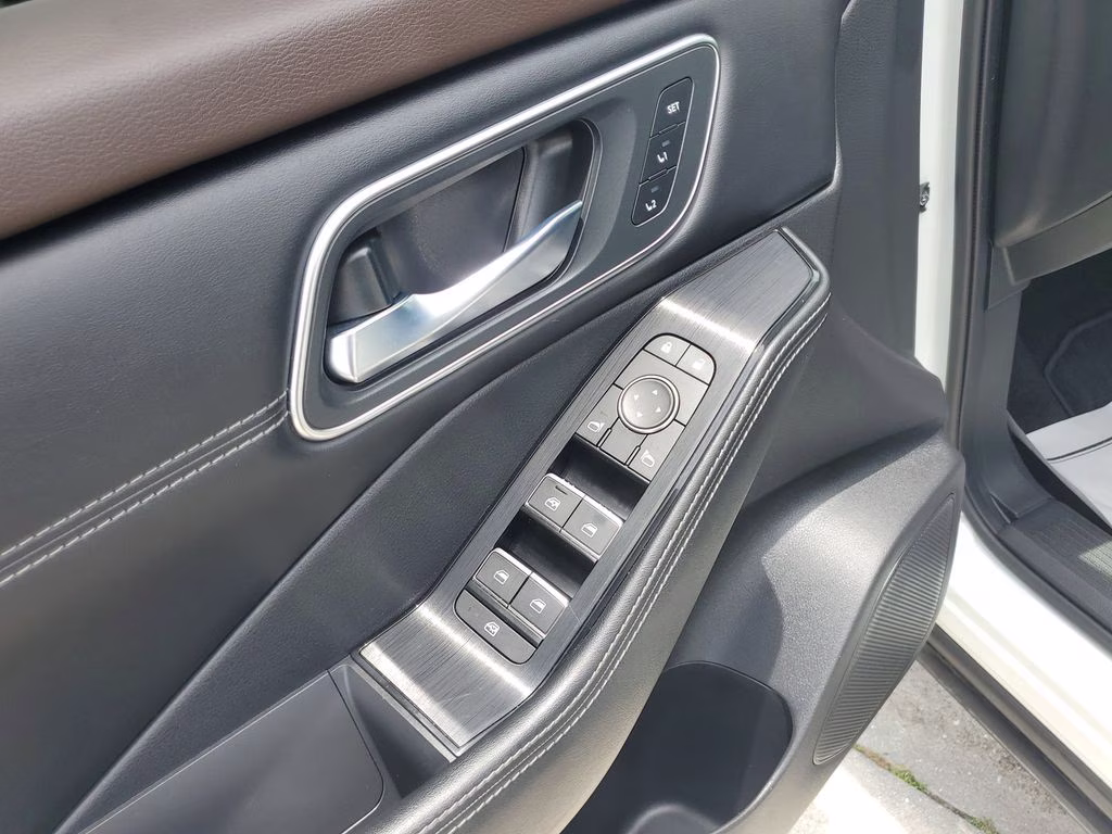 2023 Pearl White Tricoat Nissan Rogue Platinum FWD SUV